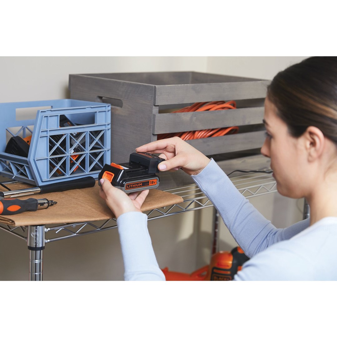 Black & Decker BHFEV182C-QW stick vacuum/electric broom 2-in-1 stick vacuum Battery Dry Bagless Orange Titanium 2 Ah