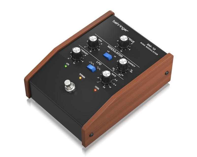 Behringer BM-12 RING MOD. kitarski efekt, analogni