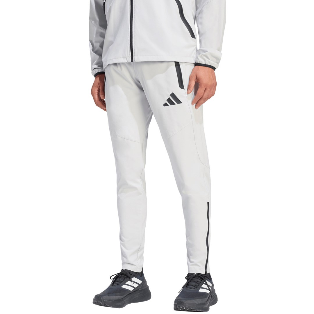 Moške hlače adidas Tiro 26 Travel Woven, svetlo sive