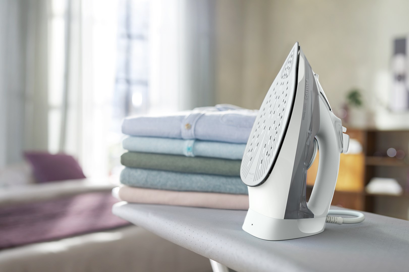 Philips 5000 series DST5010/10 iron Steam iron SteamGlide Plus soleplate 2400 W Grey, White Philips 5000 series DST5010/10 iron Steam iron SteamGlide Plus soleplate 2400 W Grey, White