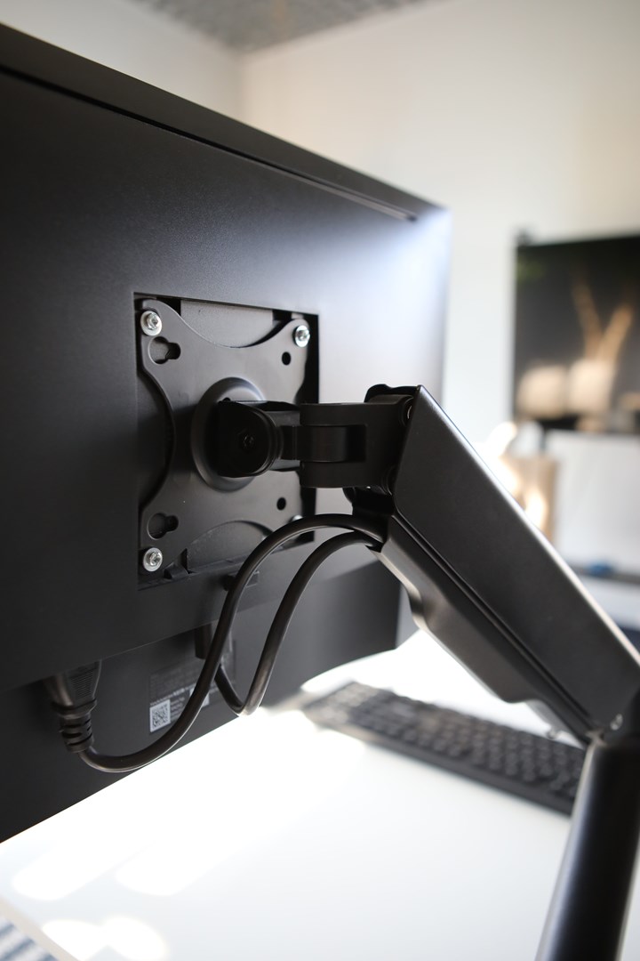 SAVIO UM-01 Desk Mount for Monitor 17" – 32", 2 – 9 kg, with Gas Spring SAVIO UM-01 Desk Mount for Monitor 17" – 32", 2 – 9 kg, with Gas Spring