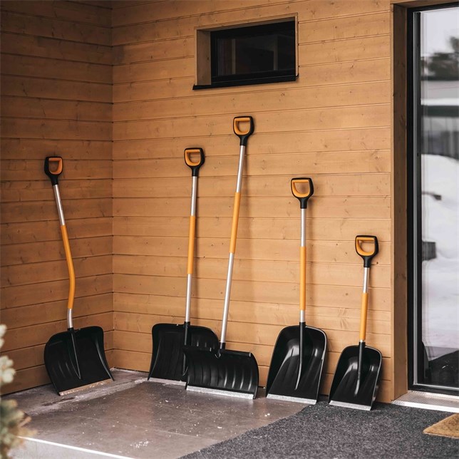 FISKARS SNOW SHOVEL 53cm X-SERIES FISKARS SNOW SHOVEL 53cm X-SERIES