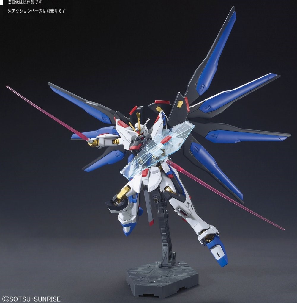 Figurka kolekcjonerska Bandai HGCE 1/144 ZGMF-X20A STRIKE FREEDOM GUNDAM Figurka kolekcjonerska Bandai HGCE 1/144 ZGMF-X20A STRIKE FREEDOM GUNDAM