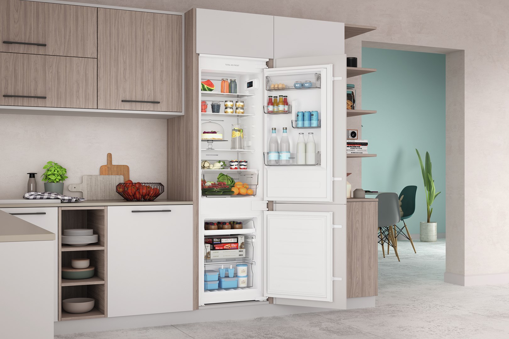 Indesit INC18 T112 white built-in fridge-freezer Indesit INC18 T112 white built-in fridge-freezer