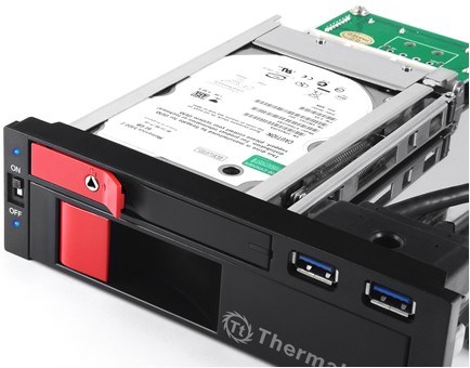 Thermaltake ST0026Z drive bay panel 2.5/3.5" Bezel panel Black, Red Thermaltake ST0026Z drive bay panel 2.5/3.5" Bezel panel Black, Red