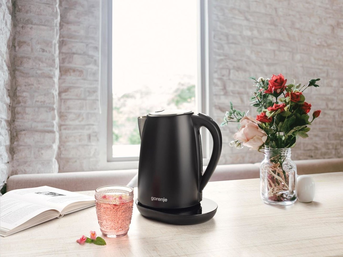 Gorenje K17TRB electric kettle 1.7 L 2200 W Black Gorenje K17TRB electric kettle 1.7 L 2200 W Black