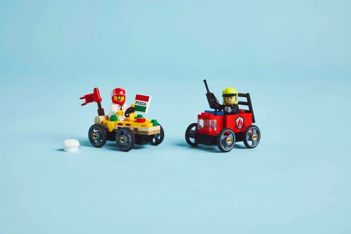 LEGO CITY 60458 Pizza vs. Fire Truck LEGO CITY 60458 Pizza vs. Fire Truck