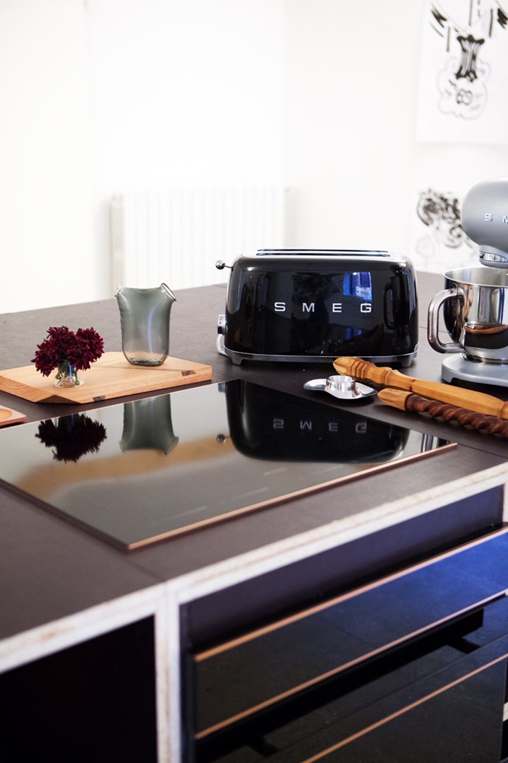 Smeg TSF02BLEU Toaster, 4 slice, black, metal body Smeg TSF02BLEU Toaster, 4 slice, black, metal body