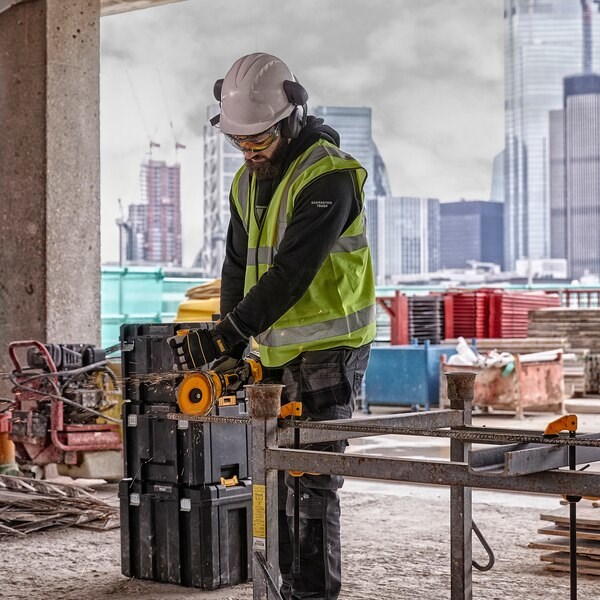 DeWALT DCG418X2-QW angle grinder 12.5 cm 9000 RPM 2.18 kg DeWALT DCG418X2-QW angle grinder 12.5 cm 9000 RPM 2.18 kg