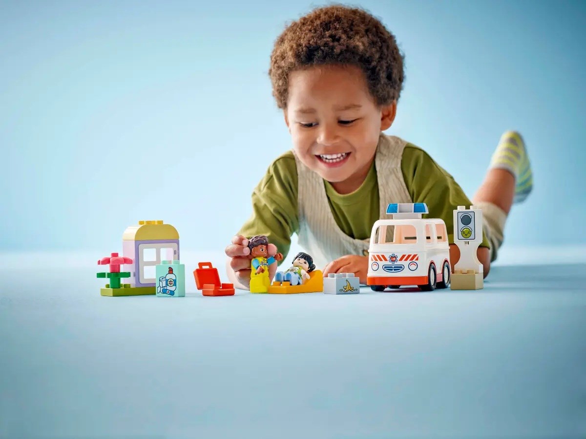 LEGO DUPLO 10447 Ambulance with Driver LEGO DUPLO 10447 Ambulance with Driver
