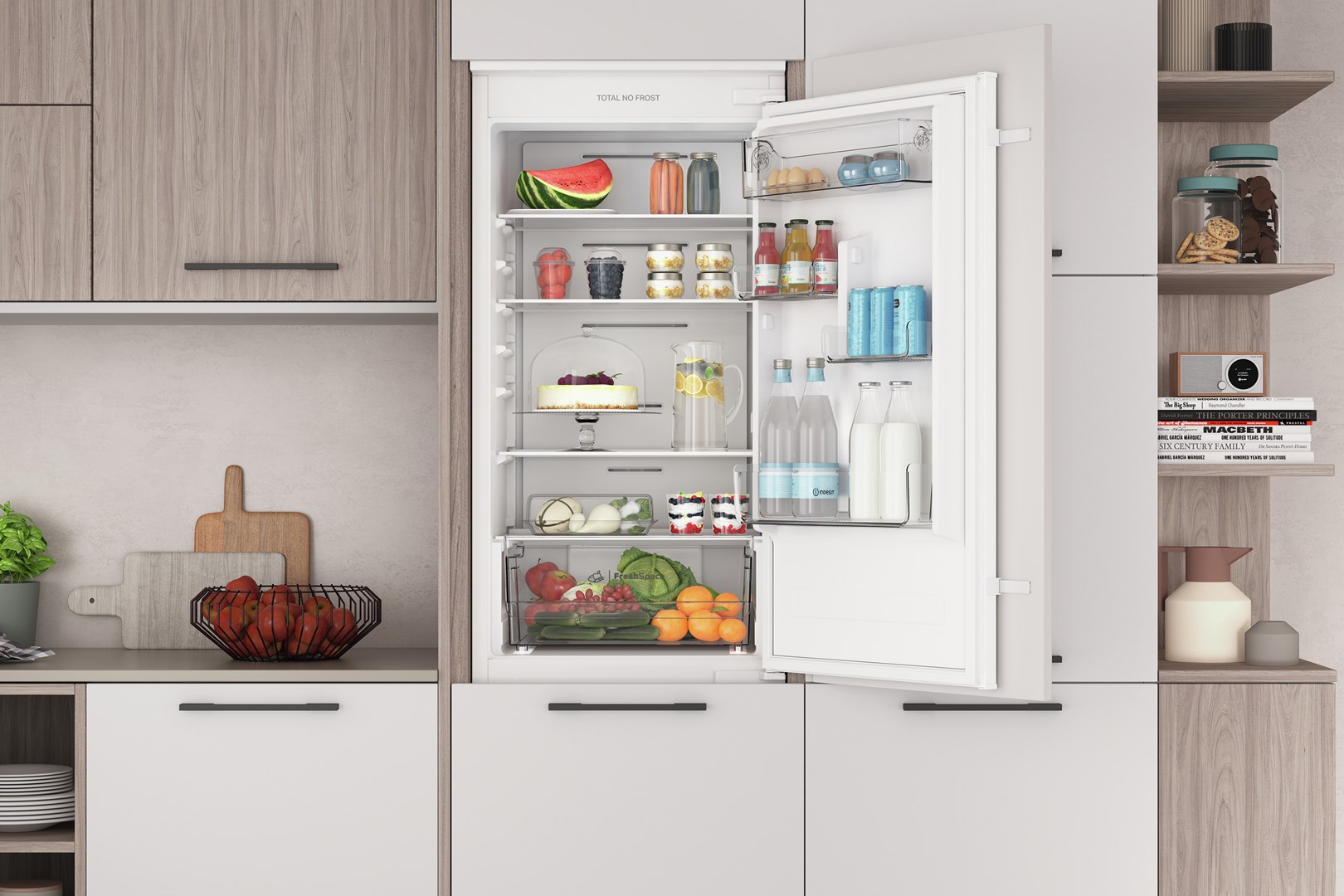 Indesit INC18 T112 white built-in fridge-freezer Indesit INC18 T112 white built-in fridge-freezer