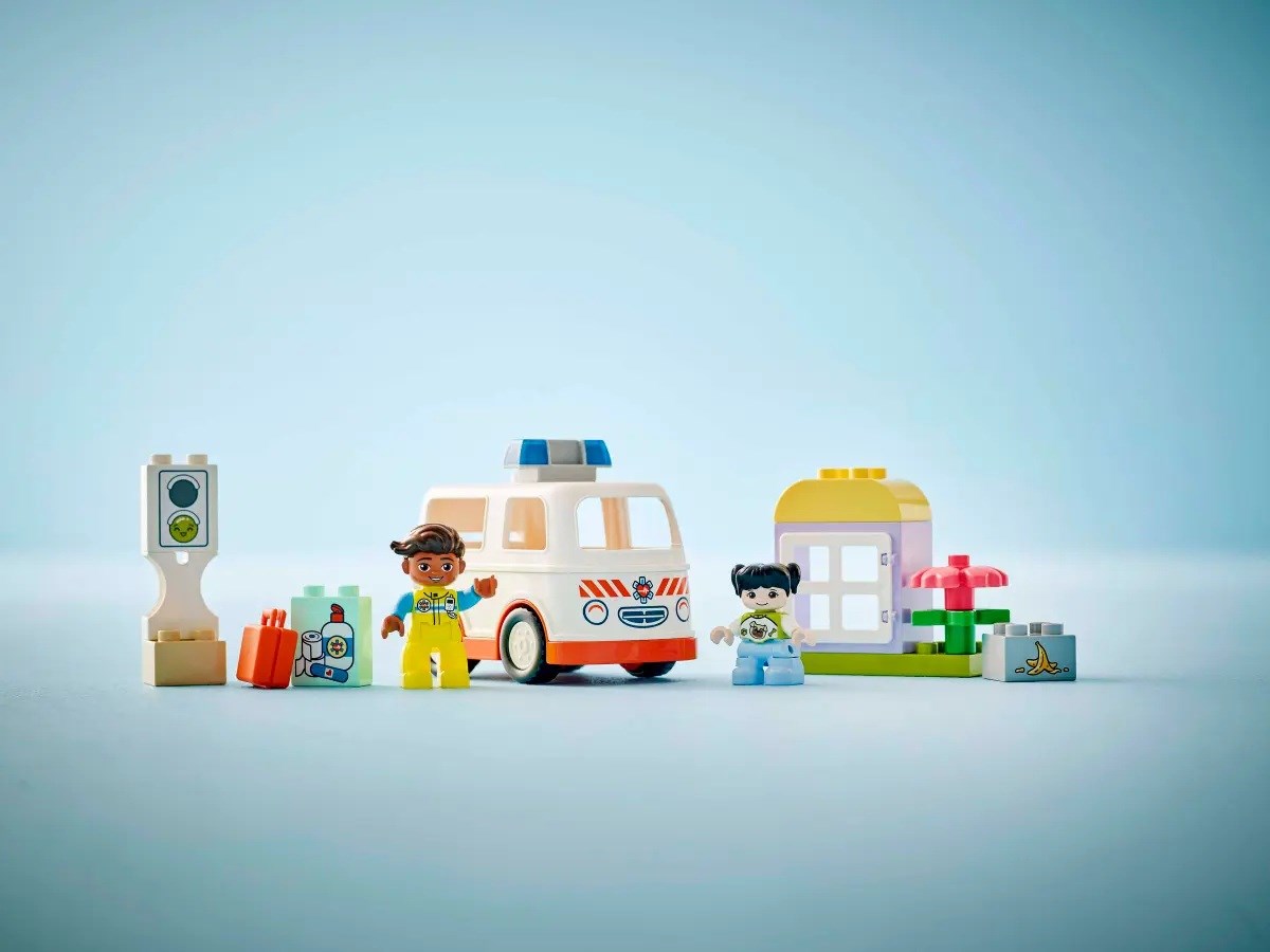 LEGO DUPLO 10447 Ambulance with Driver LEGO DUPLO 10447 Ambulance with Driver