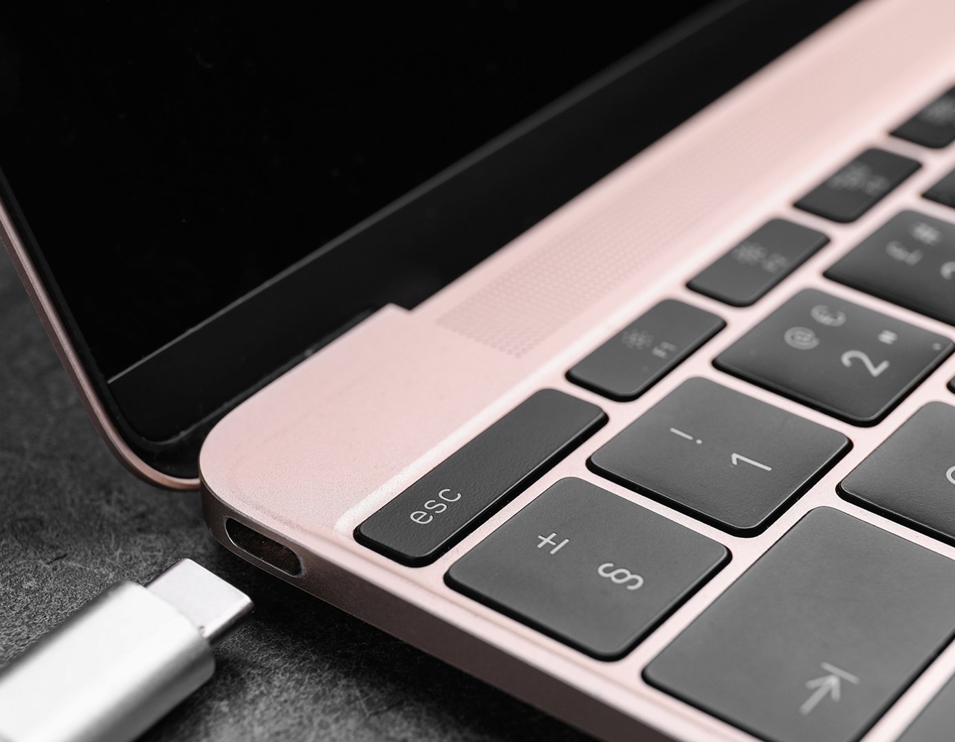 D-Link 5-in-1 USB-C Hub with HDMI/Power Delivery D-Link 5-in-1 USB-C Hub with HDMI/Power Delivery