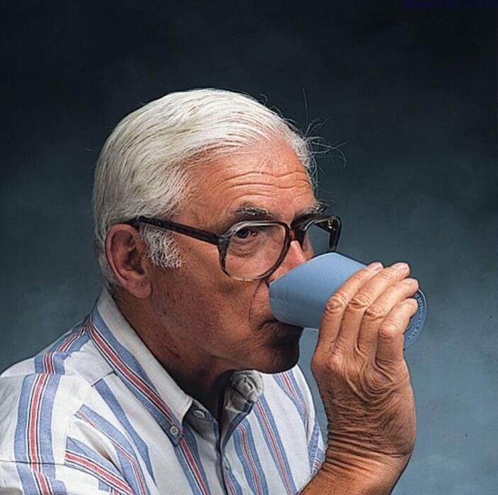 Mug with a cut-out Mug with a cut-out