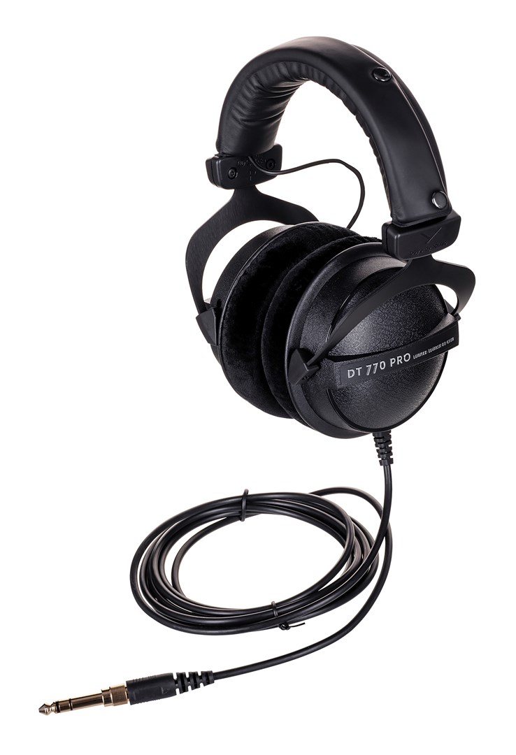 Beyerdynamic DT 770 Pro Black Limited Edition - closed studio headphones Beyerdynamic DT 770 Pro Black Limited Edition - closed studio headphones