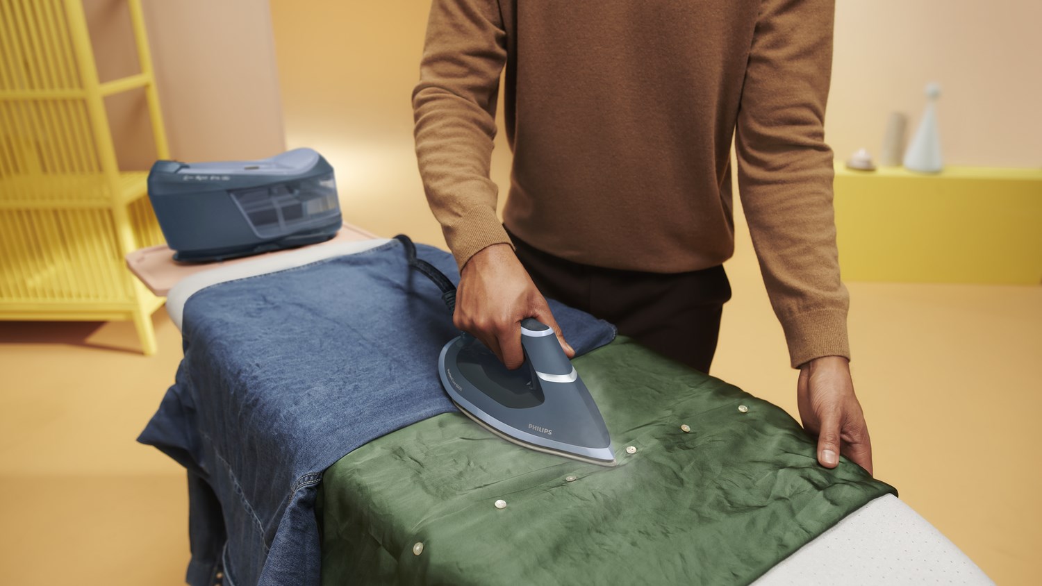 Philips 6000 series PSG6042/20 steam ironing station 2400 W 1.8 L SteamGlide Advanced Blue Philips 6000 series PSG6042/20 steam ironing station 2400 W 1.8 L SteamGlide Advanced Blue