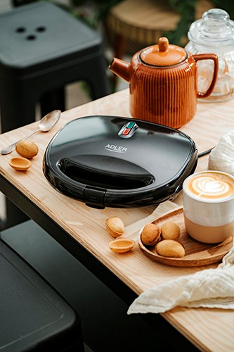 Adler AD 3071 Peanut Toaster (12 pcs.) Black Adler AD 3071 Peanut Toaster (12 pcs.) Black