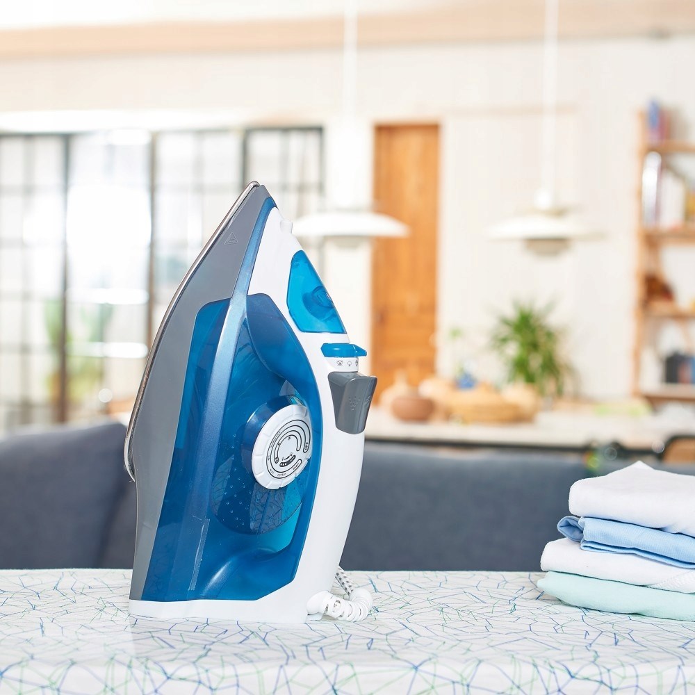 Steam iron Black+Decker BXIR2200E (2200W) Steam iron Black+Decker BXIR2200E (2200W)
