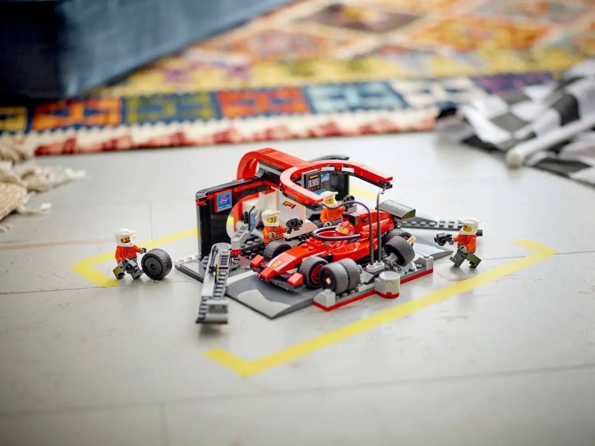 LEGO CITY 60443 F1 - Pit Stop & Pit Crew with Ferrari Car LEGO CITY 60443 F1 - Pit Stop & Pit Crew with Ferrari Car