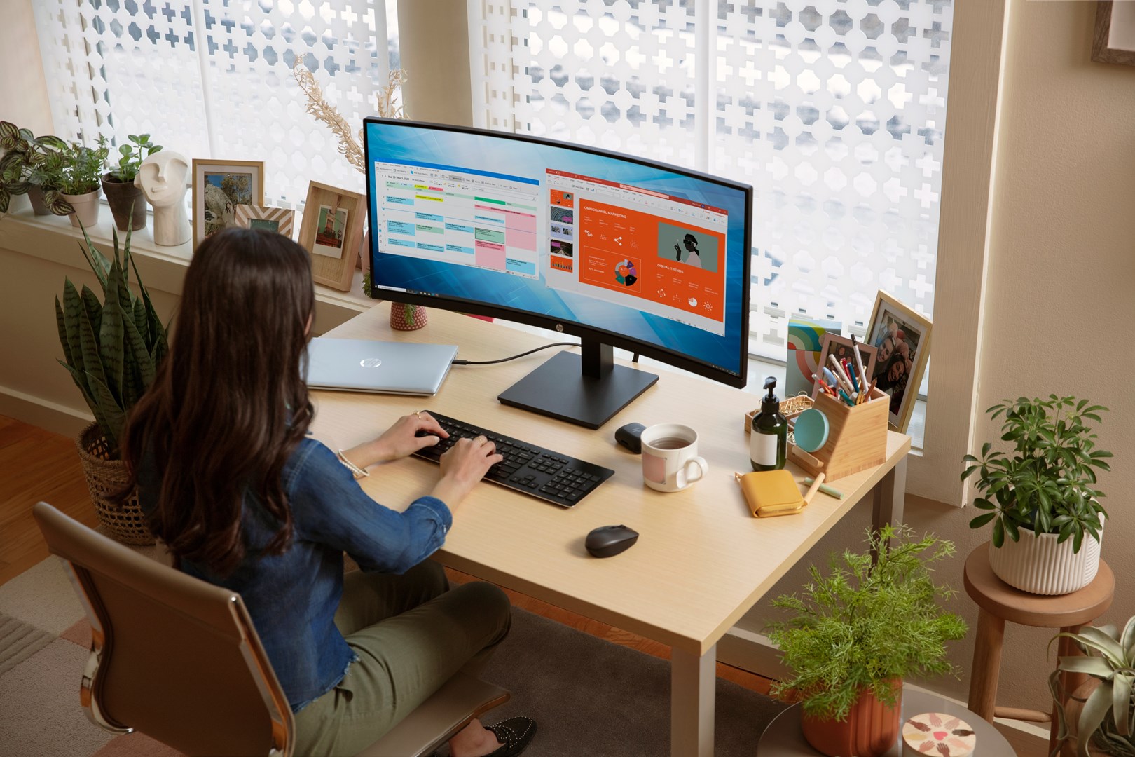 HP P34hc G4 WQHD USB-C Curved Monitor HP P34hc G4 WQHD USB-C Curved Monitor