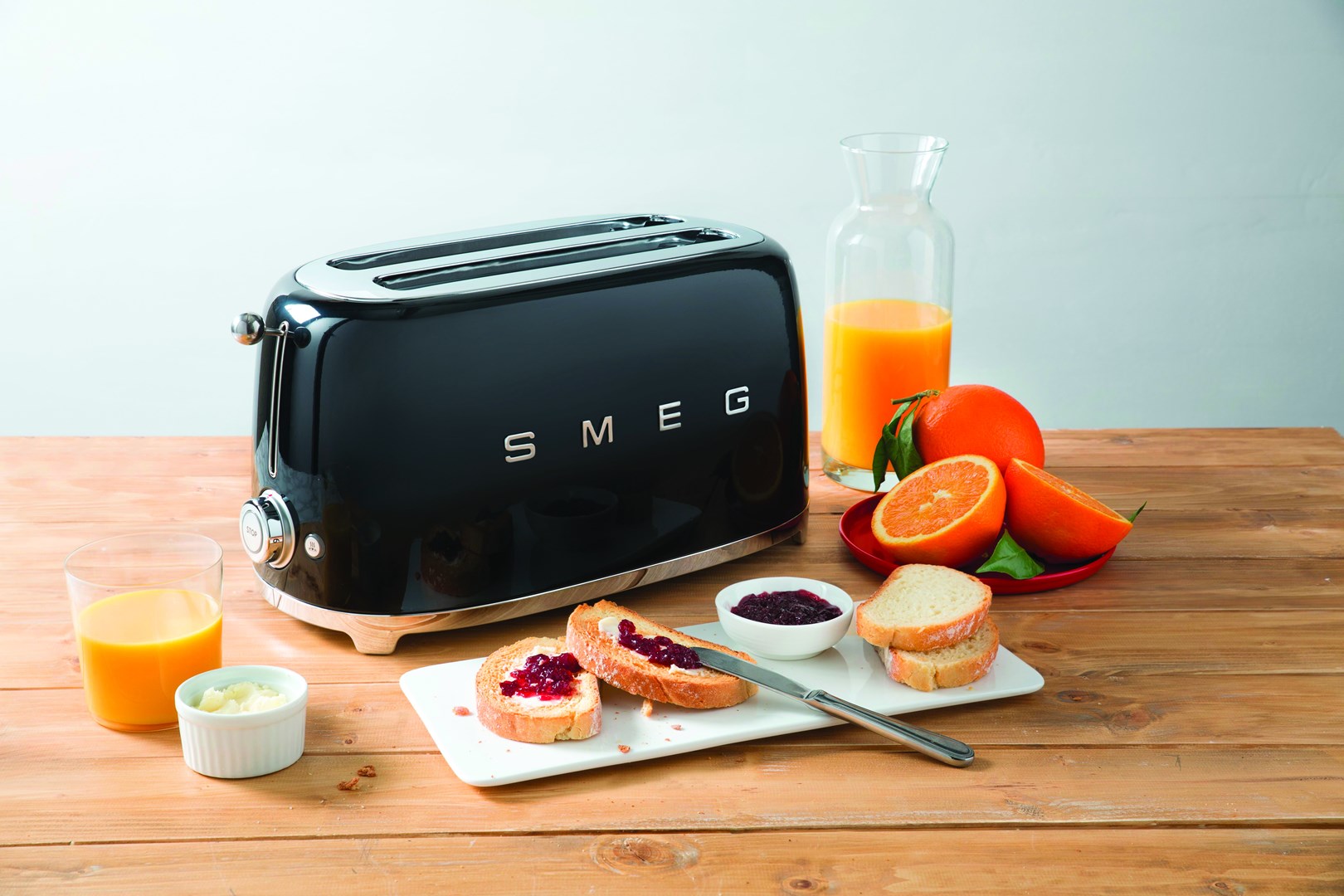 Smeg TSF02BLEU Toaster, 4 slice, black, metal body Smeg TSF02BLEU Toaster, 4 slice, black, metal body