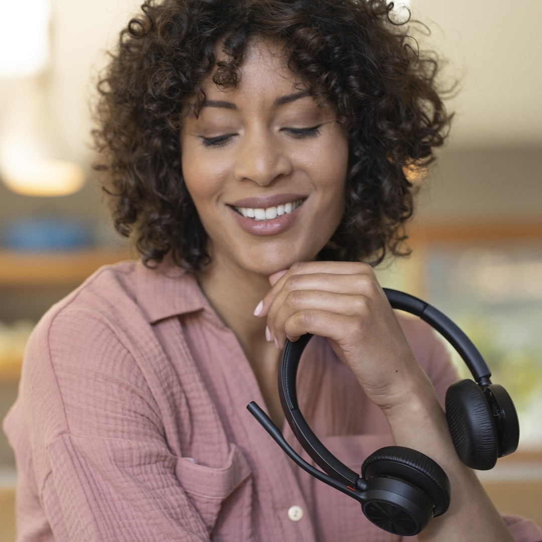 Poly Voyager 4320 USB-A Headset +BT700 dongle Poly Voyager 4320 USB-A Headset +BT700 dongle
