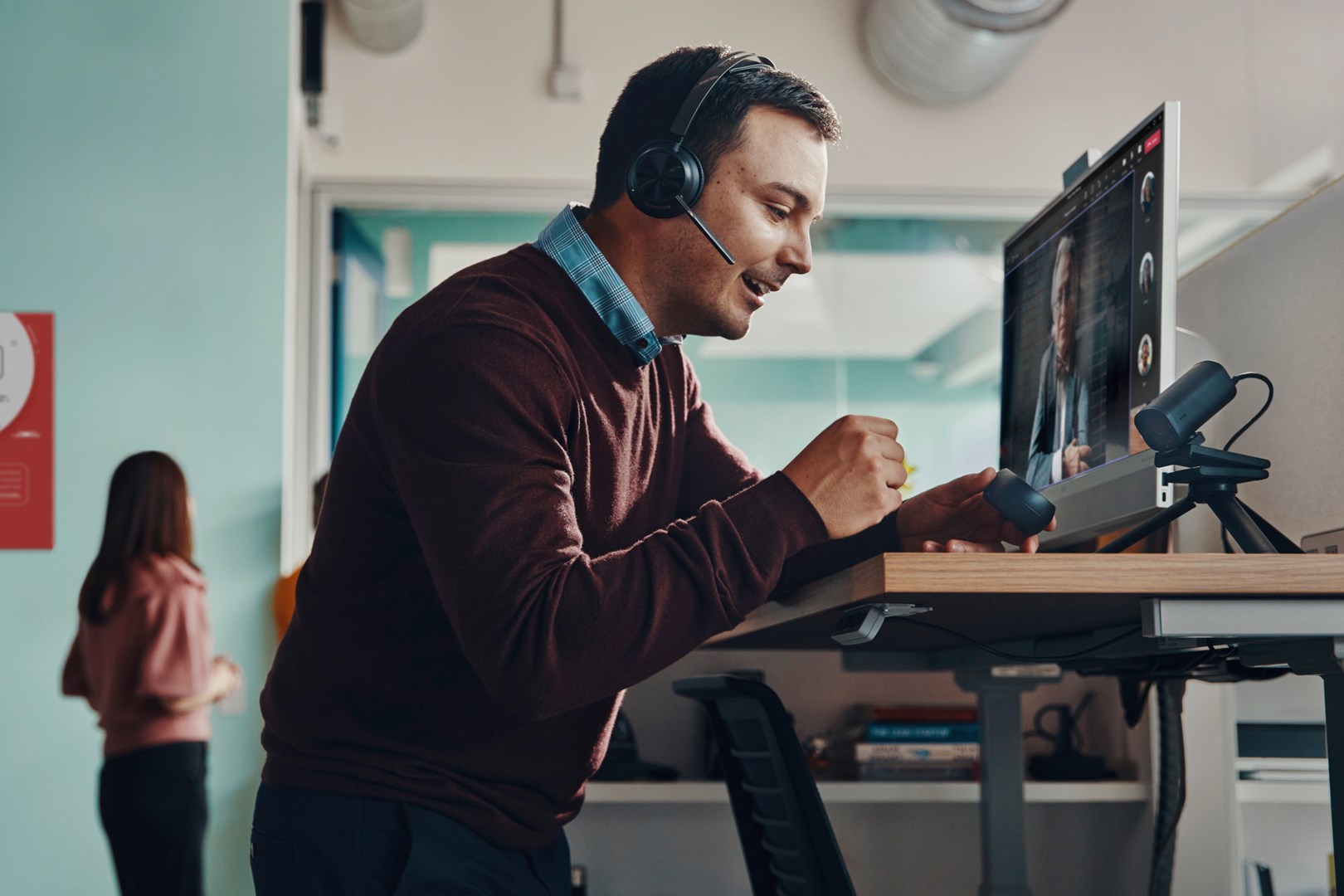 Poly Voyager Focus 2 USB-C-C Headset +USB-C/A Adapter Poly Voyager Focus 2 USB-C-C Headset +USB-C/A Adapter