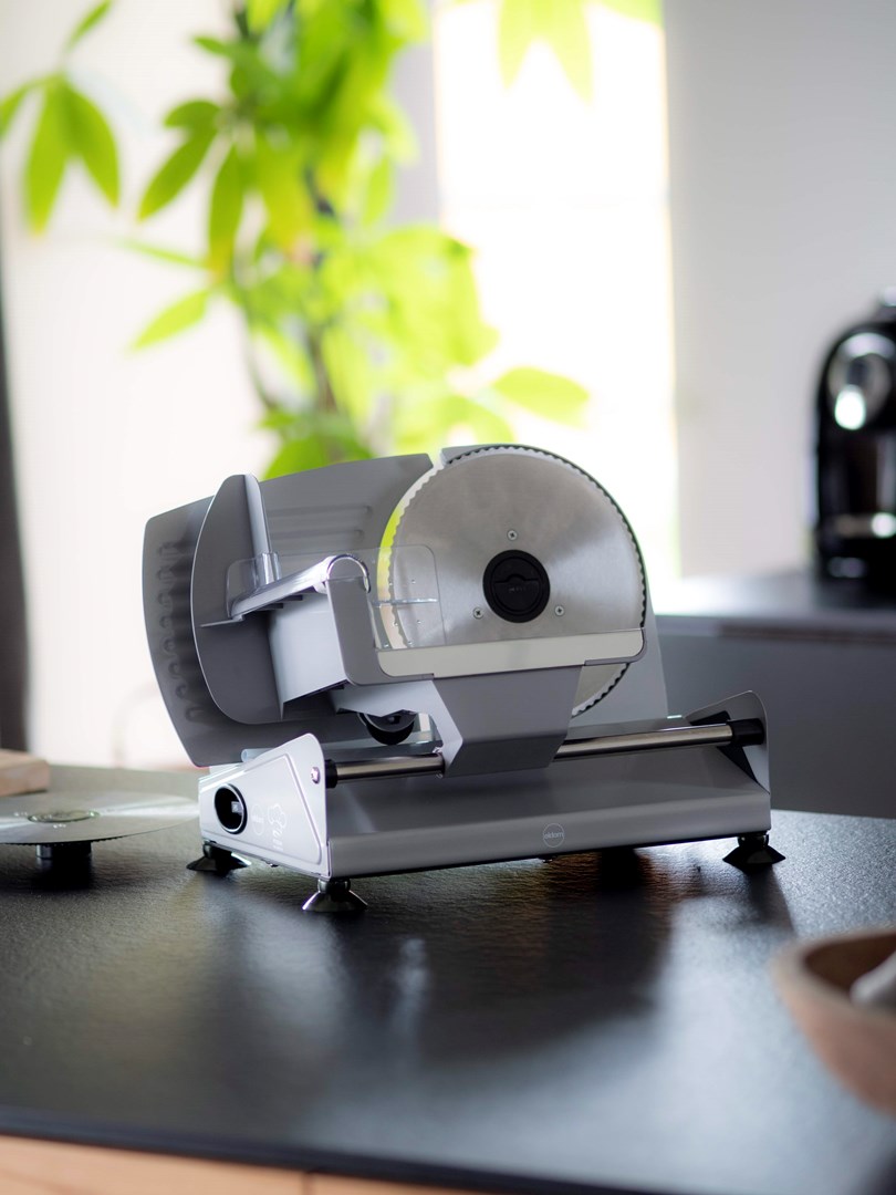 ELDOM Slicer SNIP, metal, 2 knives, power 150 W ELDOM Slicer SNIP, metal, 2 knives, power 150 W