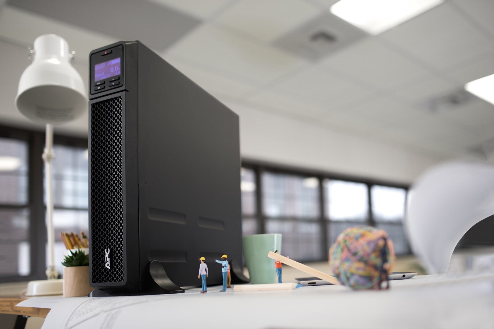 APC Smart-UPS On-Line, 2200VA, Tower, 230V, 8x C13+2x C19 IEC outlets, SmartSlot, Extended runtime, W/O rail kit APC Smart-UPS On-Line, 2200VA, Tower, 230V, 8x C13+2x C19 IEC outlets, SmartSlot, Extended runtime, W/O rail kit