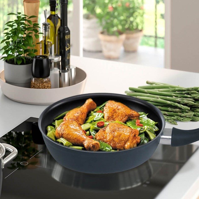 Maestro MR-1205-28 Frying pan with lid, 28 cm, black Maestro MR-1205-28 Frying pan with lid, 28 cm, black
