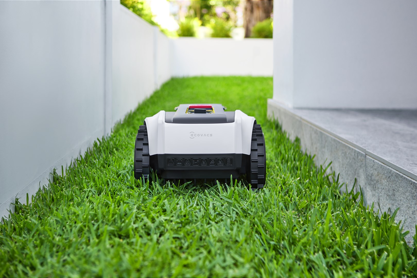 Autonomous lawn mower Ecovacs GOAT O800 RTK Autonomous lawn mower Ecovacs GOAT O800 RTK