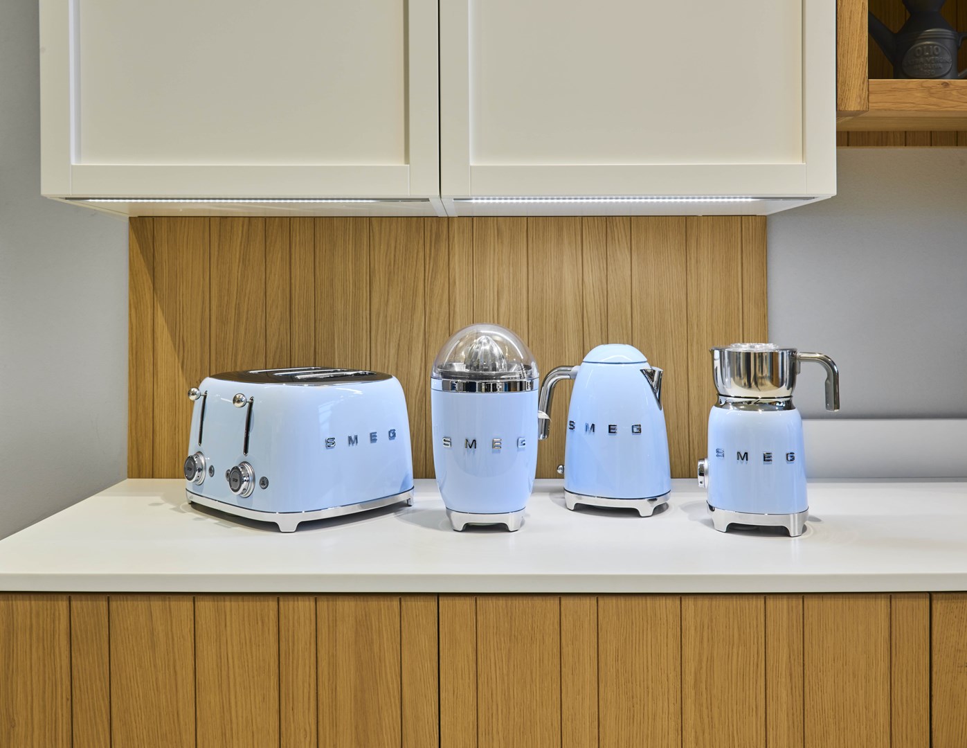 SMEG pastel blue kettle KLF03PBEU SMEG pastel blue kettle KLF03PBEU