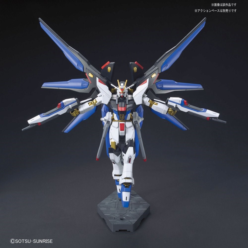 Figurka kolekcjonerska Bandai HGCE 1/144 ZGMF-X20A STRIKE FREEDOM GUNDAM Figurka kolekcjonerska Bandai HGCE 1/144 ZGMF-X20A STRIKE FREEDOM GUNDAM