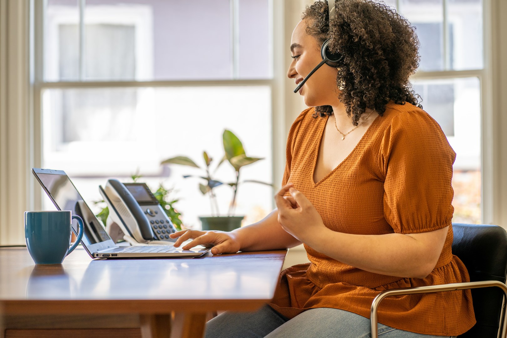 Poly Voyager 4320 Microsoft Teams Certified USB-C Headset +BT700 dongle Poly Voyager 4320 Microsoft Teams Certified USB-C Headset +BT700 dongle