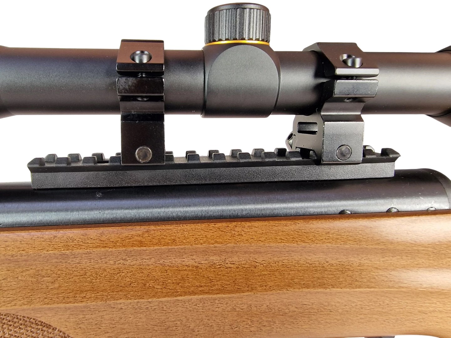 BEEMAN 10620 4.5mm air rifle 1-shot with 6x40 scope wood up to17J BEEMAN 10620 4.5mm air rifle 1-shot with 6x40 scope wood up to17J
