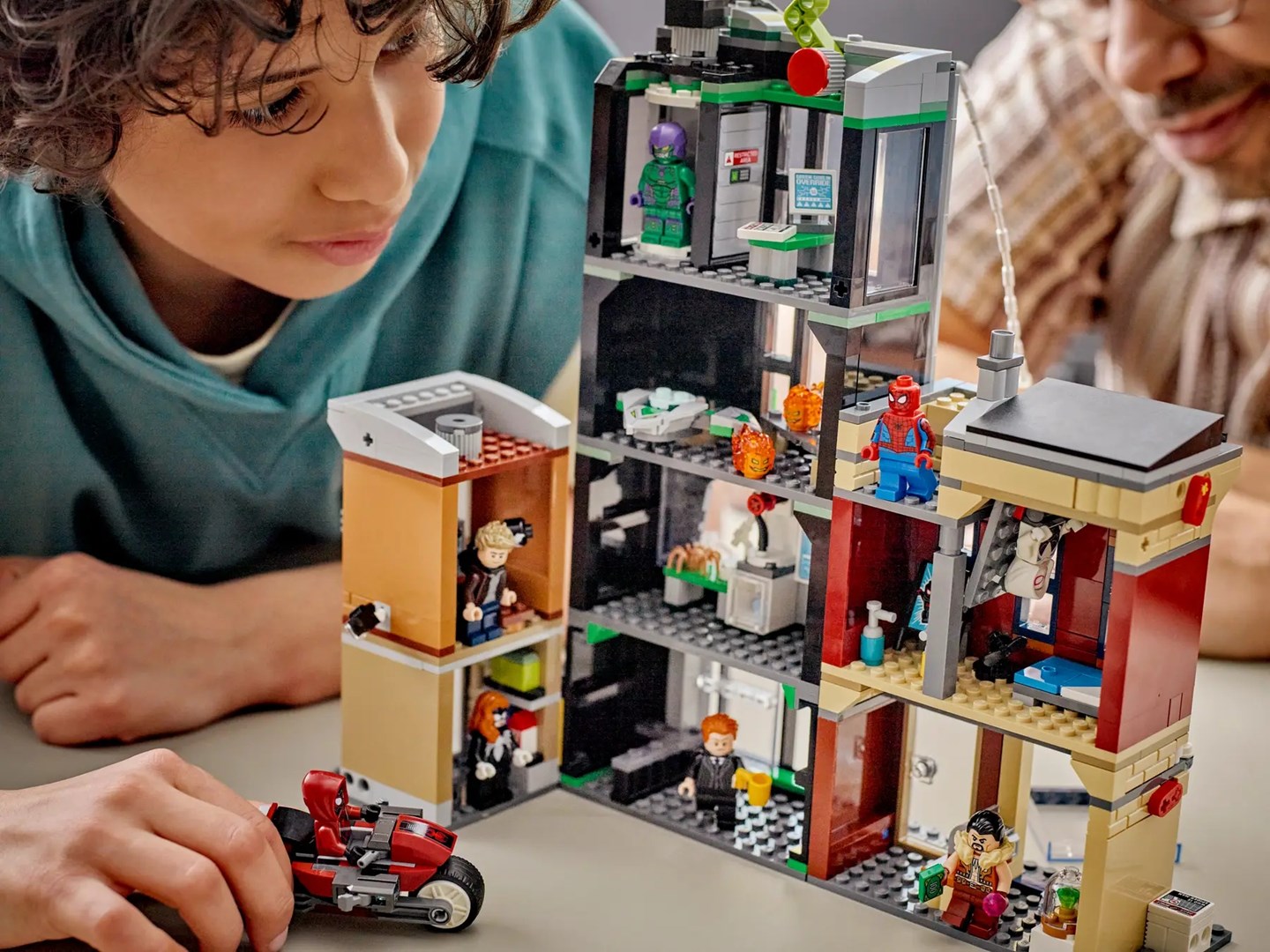 LEGO MARVEL 76324 Spider-Man vs. Oscorp LEGO MARVEL 76324 Spider-Man vs. Oscorp