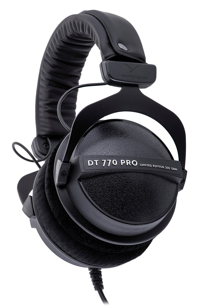 Beyerdynamic DT 770 PRO 250 OHM Black Limited Edition - closed studio headphones Beyerdynamic DT 770 PRO 250 OHM Black Limited Edition - closed studio headphones