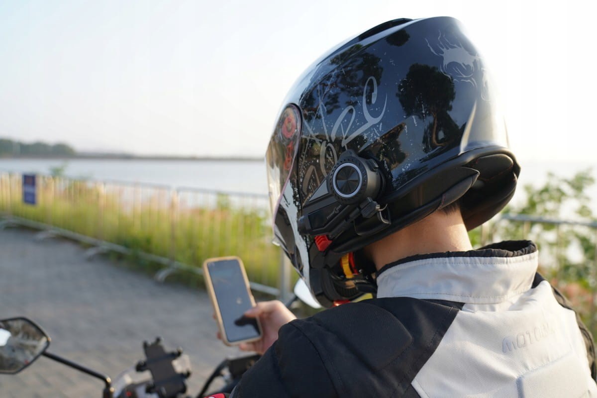 FREEDCONN R3 MOTORBIKE INTERCOM WITH VIDEO RECORDER FREEDCONN R3 MOTORBIKE INTERCOM WITH VIDEO RECORDER
