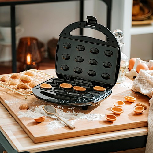 Adler AD 3071 Peanut Toaster (12 pcs.) Black Adler AD 3071 Peanut Toaster (12 pcs.) Black