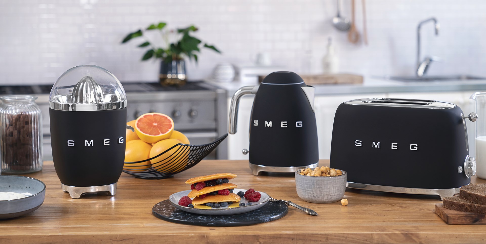 Electric kettle Smeg KLF03BLMEU Electric kettle Smeg KLF03BLMEU