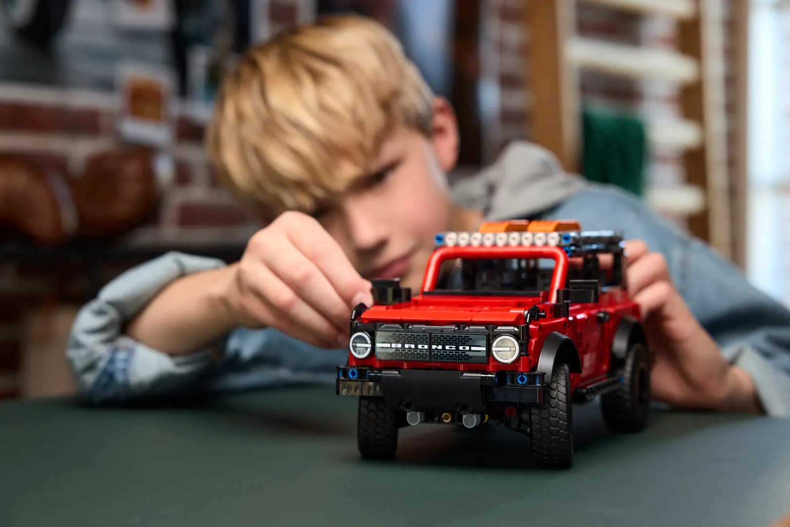 LEGO TECHNIC 42213 Ford Bronco SUV LEGO TECHNIC 42213 Ford Bronco SUV