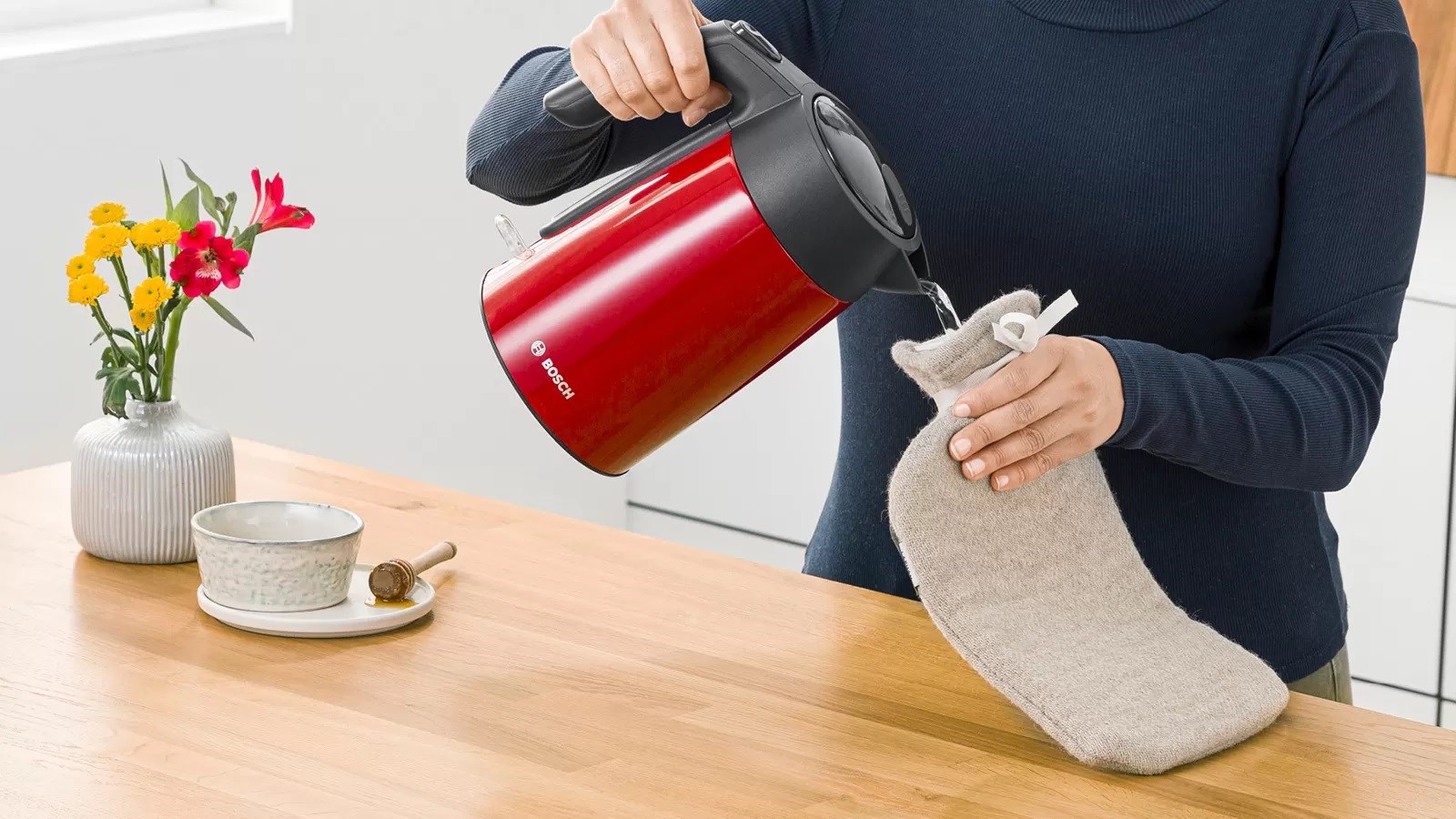 Electric kettle Bosch TWK 7L464, 2400 W, 1.7 l Red Electric kettle Bosch TWK 7L464, 2400 W, 1.7 l Red