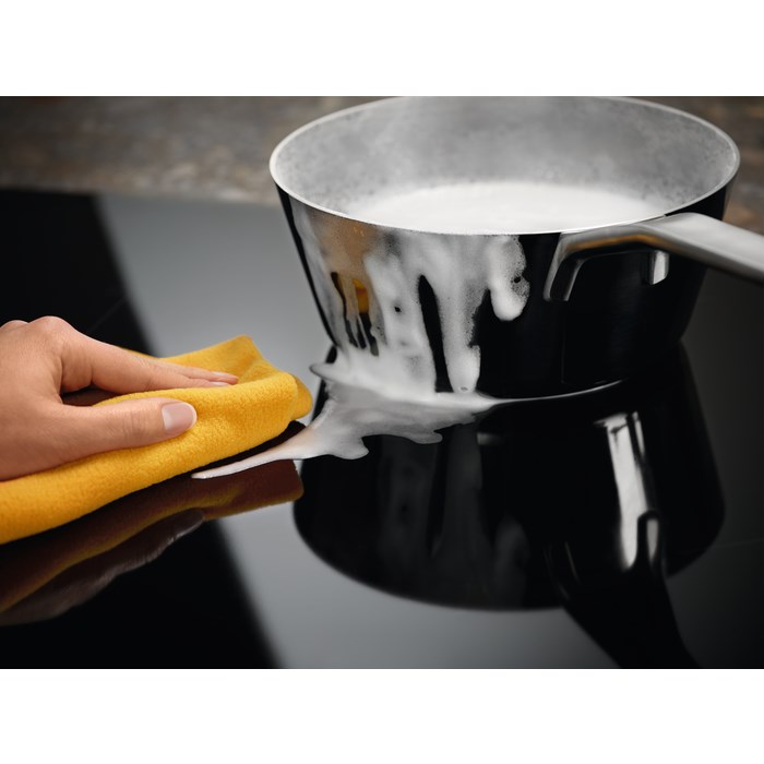 Electrolux EIV835 Black Built-in 80 cm Zone induction hob 5 zone(s) Electrolux EIV835 Black Built-in 80 cm Zone induction hob 5 zone(s)