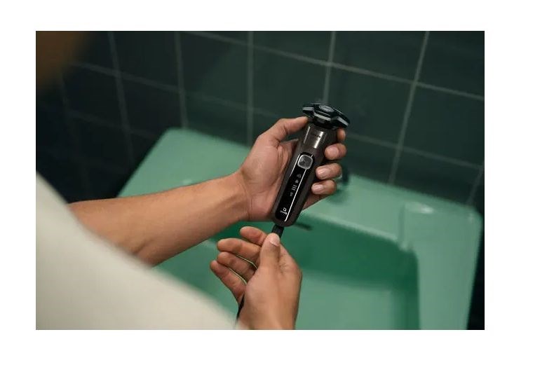 Men's electric shaver, brown + case, Philips 5000 series S5886/38 Men's electric shaver, brown + case, Philips 5000 series S5886/38