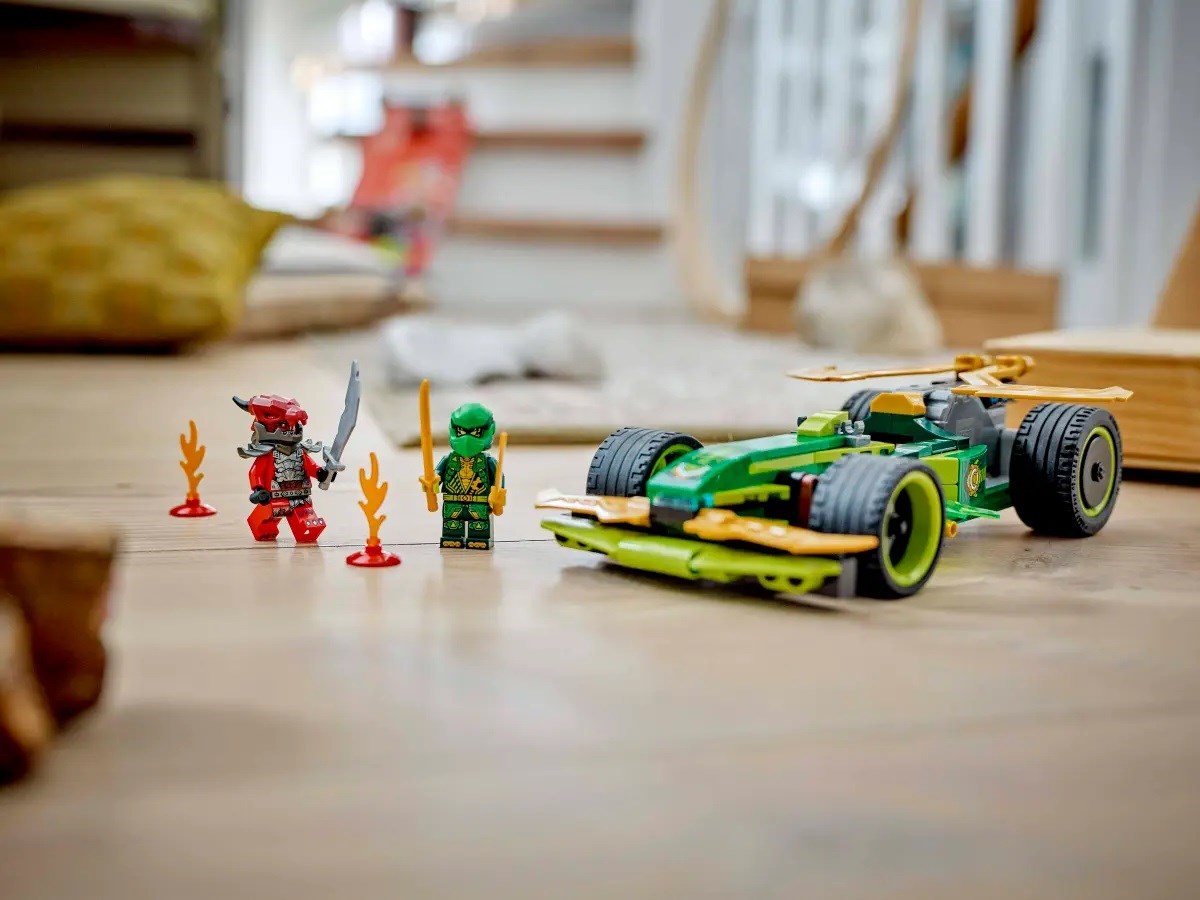 LEGO NINJAGO 71828 Lloyd's Pull-Back Race Car LEGO NINJAGO 71828 Lloyd's Pull-Back Race Car