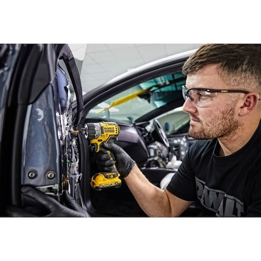 DEWALT. WKRĘTARKA 12V 1/4" DCF601D2 8Nm 2x2,0Ah DEWALT. WKRĘTARKA 12V 1/4" DCF601D2 8Nm 2x2,0Ah