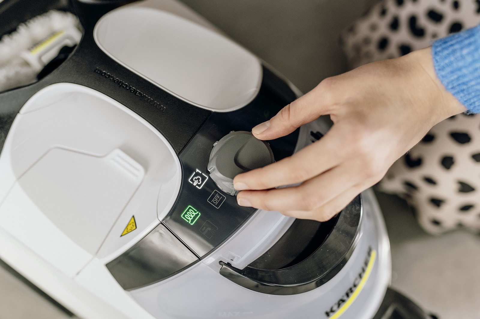 Kärcher SC 5 EasyFix IRON PLUG Cylinder steam cleaner 1.5 L 2250 W Black, White Kärcher SC 5 EasyFix IRON PLUG Cylinder steam cleaner 1.5 L 2250 W Black, White