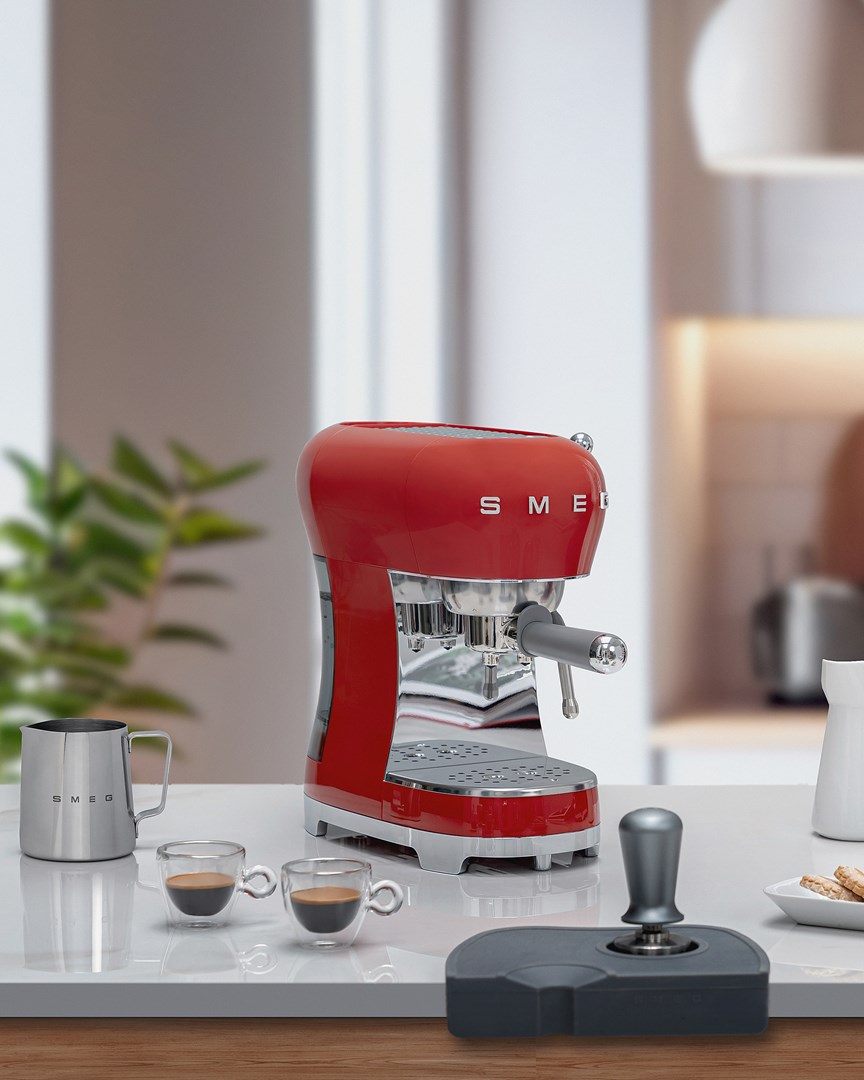 Smeg ECF02RDEU coffee maker Manual Espresso machine 1.1 L Smeg ECF02RDEU coffee maker Manual Espresso machine 1.1 L