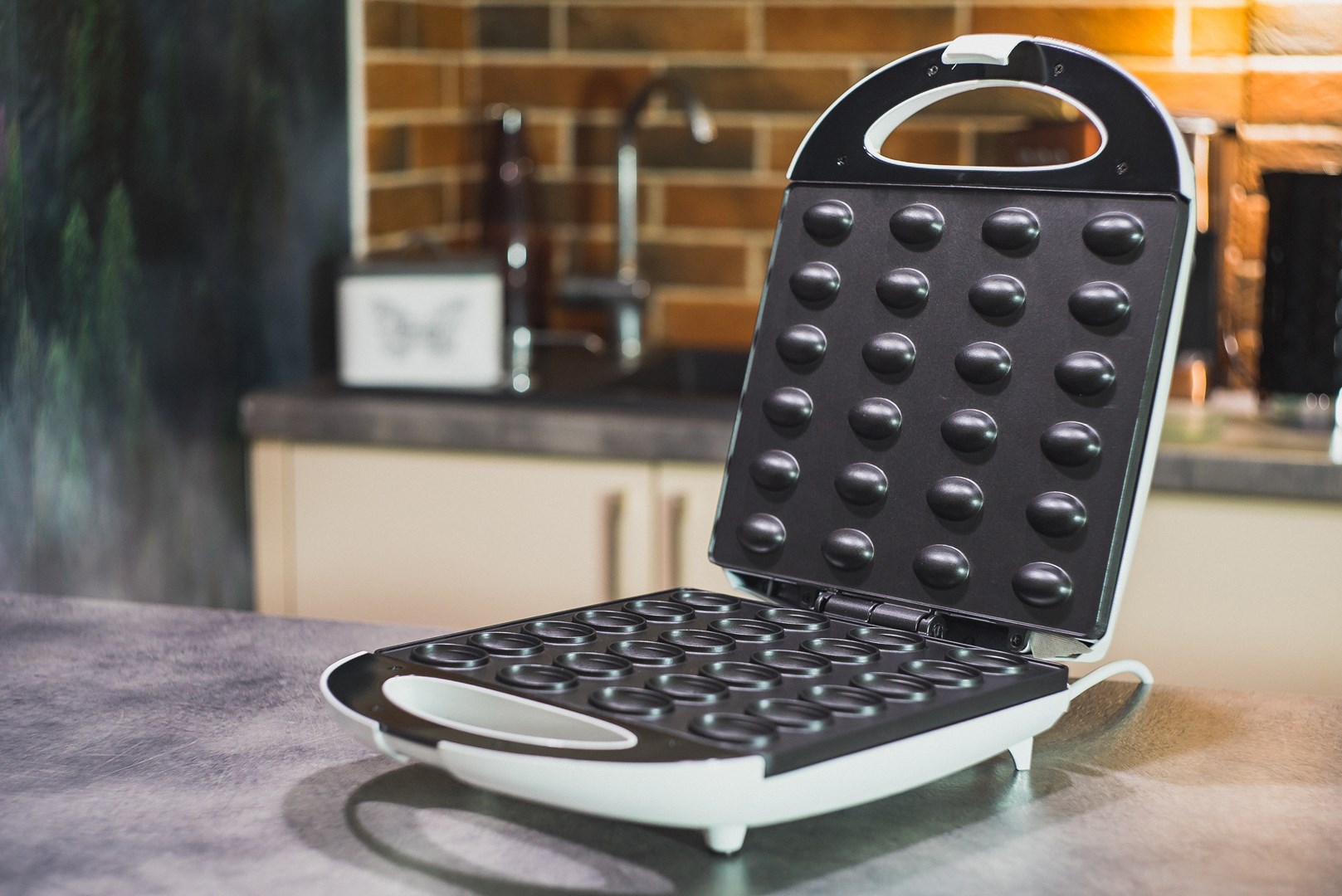 Peanut/cookie toaster (24 pieces) Adler AD 3039 white Peanut/cookie toaster (24 pieces) Adler AD 3039 white