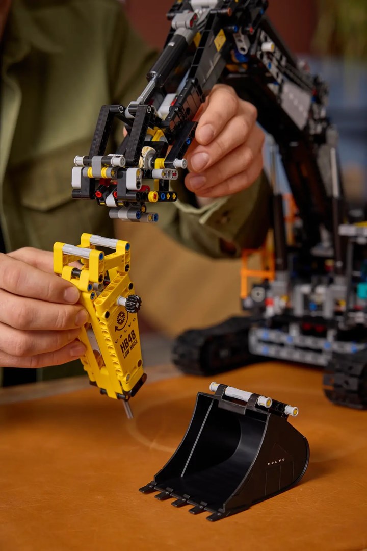 LEGO TECHNIC 42215 Volvo EC500 Hybrid Excavator LEGO TECHNIC 42215 Volvo EC500 Hybrid Excavator